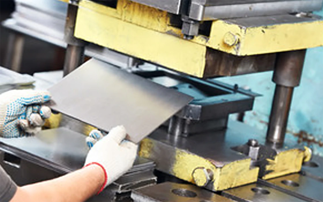 To ensure durability and optimal performance, we offer advanced surface finishing options such as anodizing, powder coating, tumbling, tapping, and deburring. These finishes not only enhance aesthetics but also improve corrosion resistance.