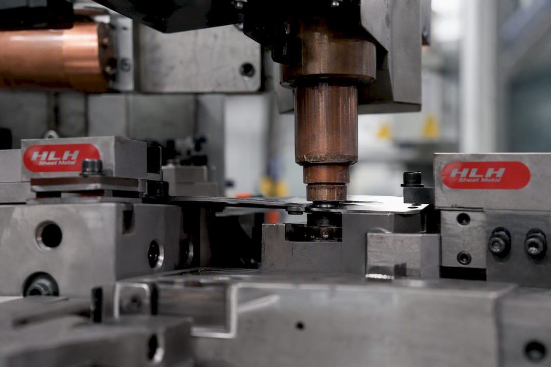 Spot welding electrode tip pressing metal sheets