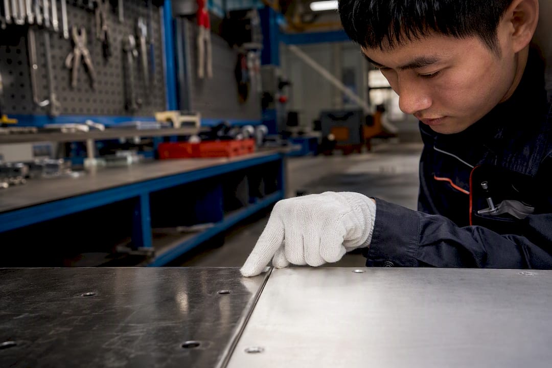 Metal interface with isolation treatment close-up